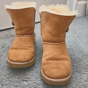 Uggs Size 4 - Sand/Tan Colored with Button